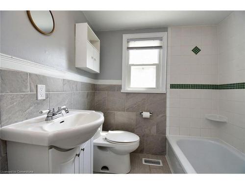 120 Clara Street, Thorold, ON - Indoor Photo Showing Bathroom