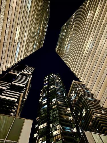 2206-42 Charles Street E, Toronto, ON - Outdoor