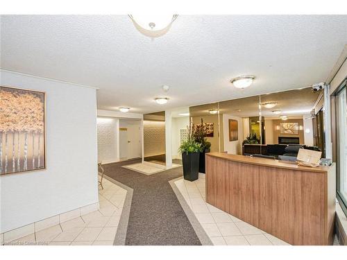 304-18 Knightsbridge Road, Peel, ON - Indoor Photo Showing Other Room