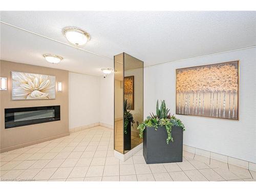 304-18 Knightsbridge Road, Peel, ON - Indoor Photo Showing Other Room