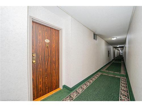 304-18 Knightsbridge Road, Peel, ON - Indoor Photo Showing Other Room