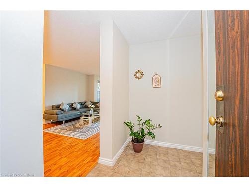 304-18 Knightsbridge Road, Peel, ON - Indoor Photo Showing Other Room