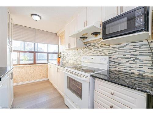 304-18 Knightsbridge Road, Peel, ON - Indoor Photo Showing Kitchen