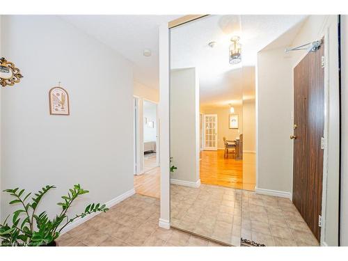 304-18 Knightsbridge Road, Peel, ON - Indoor Photo Showing Other Room