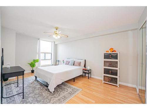 304-18 Knightsbridge Road, Peel, ON - Indoor Photo Showing Bedroom