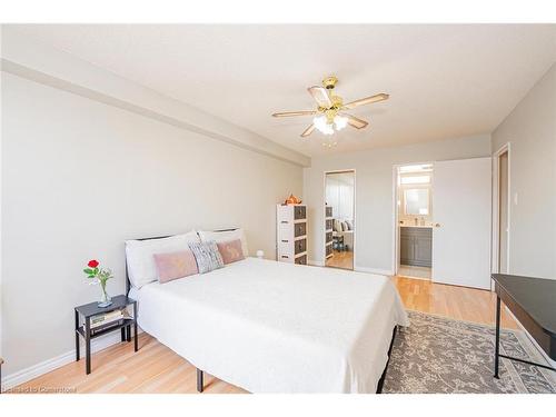 304-18 Knightsbridge Road, Peel, ON - Indoor Photo Showing Bedroom