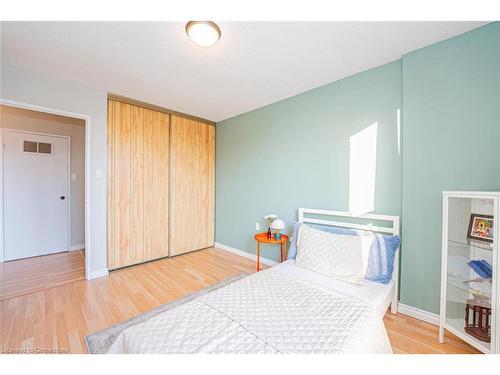 304-18 Knightsbridge Road, Peel, ON - Indoor Photo Showing Bedroom