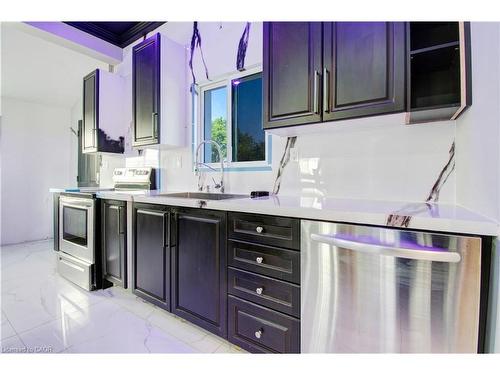 85 East 37Th Street, Hamilton, ON - Indoor Photo Showing Kitchen
