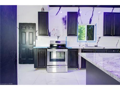 85 East 37Th Street, Hamilton, ON - Indoor Photo Showing Kitchen
