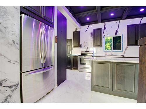 85 East 37Th Street, Hamilton, ON - Indoor Photo Showing Kitchen