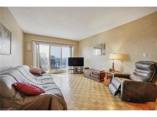 808-8 Woodman Drive S, Hamilton, ON - Indoor Photo Showing Living Room
