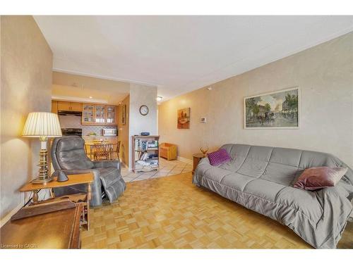808-8 Woodman Drive S, Hamilton, ON - Indoor Photo Showing Living Room