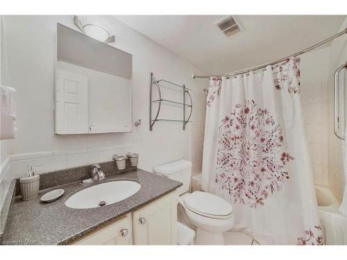 808-8 Woodman Drive S, Hamilton, ON - Indoor Photo Showing Bathroom