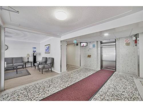 808-8 Woodman Drive S, Hamilton, ON - Indoor Photo Showing Other Room