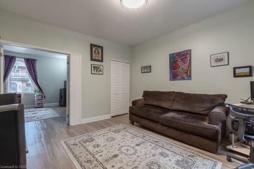 196 Bold Street, Hamilton, ON - Indoor Photo Showing Living Room