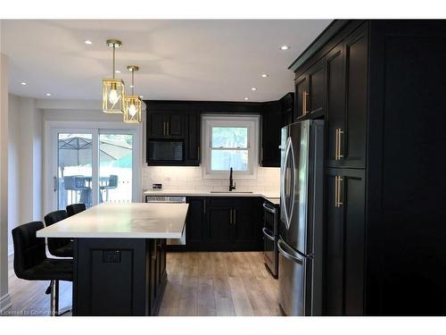 9 Duncairn Court, Hamilton, ON - Indoor Photo Showing Kitchen With Stainless Steel Kitchen With Upgraded Kitchen