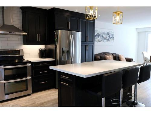 9 Duncairn Court, Hamilton, ON - Indoor Photo Showing Kitchen With Stainless Steel Kitchen