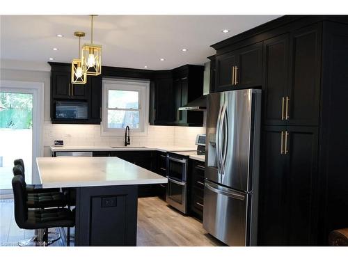 9 Duncairn Court, Hamilton, ON - Indoor Photo Showing Kitchen With Stainless Steel Kitchen With Upgraded Kitchen
