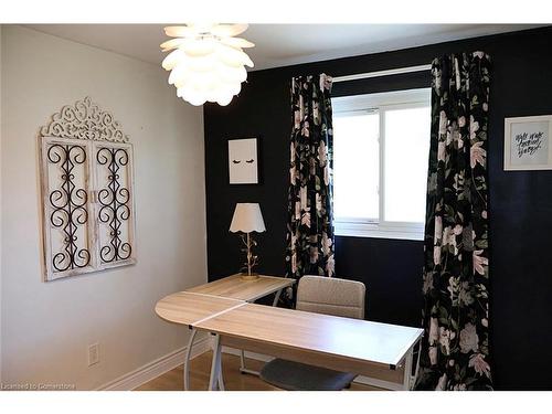 9 Duncairn Court, Hamilton, ON - Indoor Photo Showing Other Room