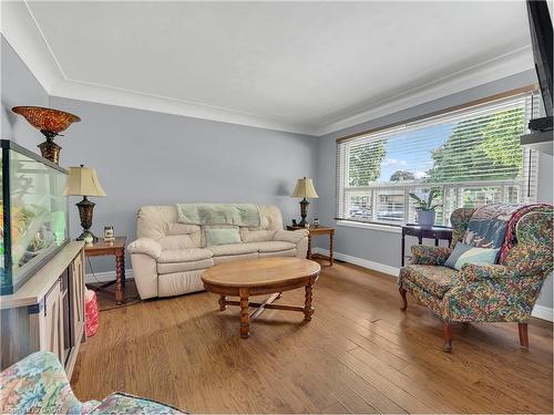 446 East 36Th Street, Hamilton, ON - Indoor Photo Showing Living Room