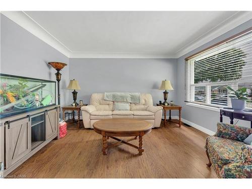 446 East 36Th Street, Hamilton, ON - Indoor Photo Showing Living Room