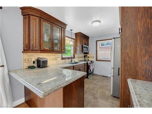 446 East 36Th Street, Hamilton, ON - Indoor Photo Showing Kitchen