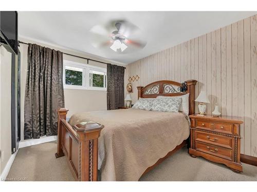 446 East 36Th Street, Hamilton, ON - Indoor Photo Showing Bedroom