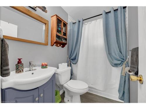 446 East 36Th Street, Hamilton, ON - Indoor Photo Showing Bathroom