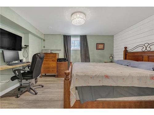 446 East 36Th Street, Hamilton, ON - Indoor Photo Showing Bedroom
