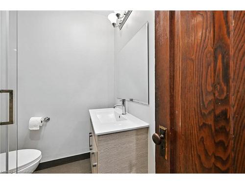 77 Proctor Boulevard, Hamilton, ON - Indoor Photo Showing Bathroom
