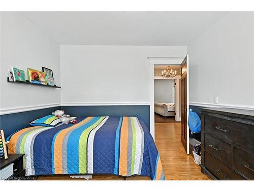 77 Proctor Boulevard, Hamilton, ON - Indoor Photo Showing Bedroom