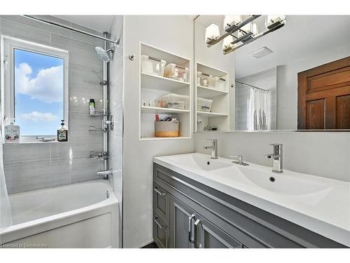 77 Proctor Boulevard, Hamilton, ON - Indoor Photo Showing Bathroom