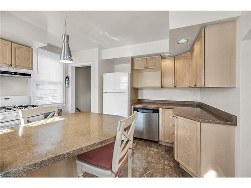 894 Garth Street, Hamilton, ON - Indoor Photo Showing Kitchen