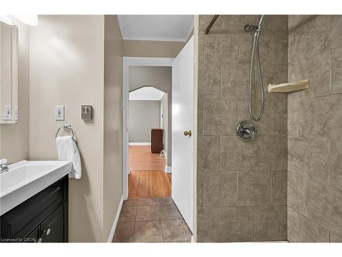 894 Garth Street, Hamilton, ON - Indoor Photo Showing Bathroom