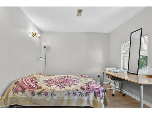 43 Dupont Street E, Waterloo, ON - Indoor Photo Showing Bedroom