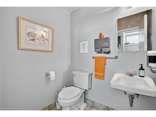 43 Dupont Street E, Waterloo, ON - Indoor Photo Showing Bathroom
