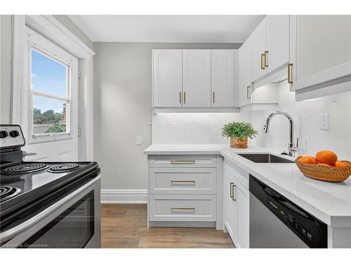 84 Ray Street S, Hamilton, ON - Indoor Photo Showing Kitchen