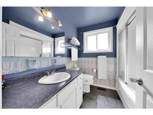 12 Glen Valley Drive, Hamilton, ON - Indoor Photo Showing Bathroom