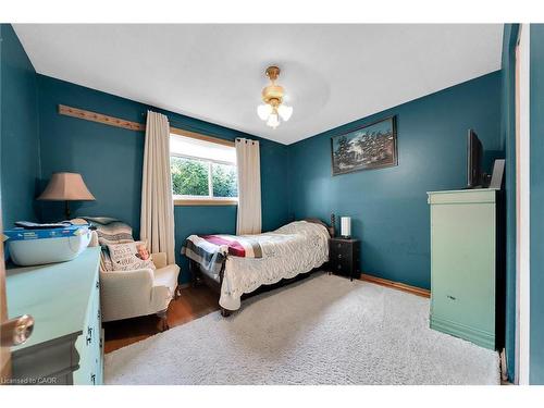 12 Glen Valley Drive, Hamilton, ON - Indoor Photo Showing Bedroom