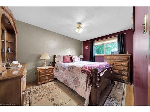 12 Glen Valley Drive, Hamilton, ON - Indoor Photo Showing Bedroom