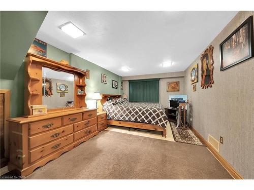 12 Glen Valley Drive, Hamilton, ON - Indoor Photo Showing Bedroom