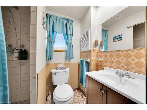 12 Glen Valley Drive, Hamilton, ON - Indoor Photo Showing Bathroom