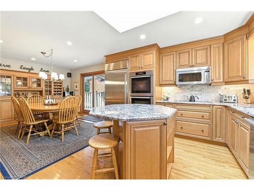 298 Glen Afton Drive, Burlington, ON - Indoor Photo Showing Kitchen With Upgraded Kitchen