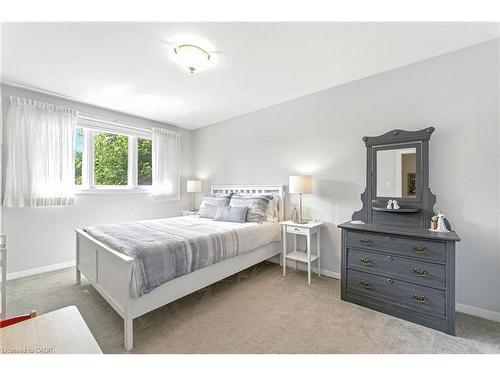 298 Glen Afton Drive, Burlington, ON - Indoor Photo Showing Bedroom