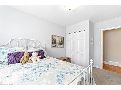 298 Glen Afton Drive, Burlington, ON - Indoor Photo Showing Bedroom