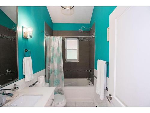 60 Ivy Lea Place, Hamilton, ON - Indoor Photo Showing Bathroom