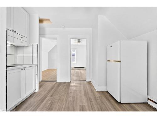 Upper-15 Warnock Street, Cambridge, ON - Indoor Photo Showing Other Room