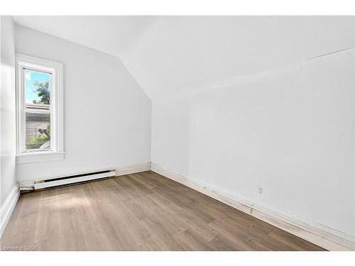 Upper-15 Warnock Street, Cambridge, ON - Indoor Photo Showing Other Room