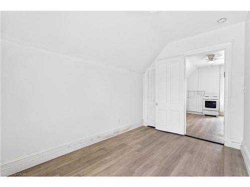 Upper-15 Warnock Street, Cambridge, ON - Indoor Photo Showing Other Room