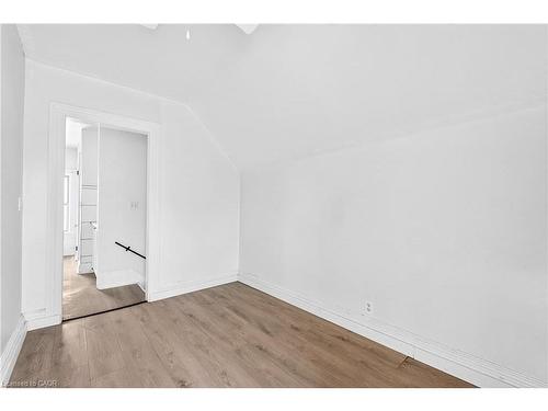 Upper-15 Warnock Street, Cambridge, ON - Indoor Photo Showing Other Room